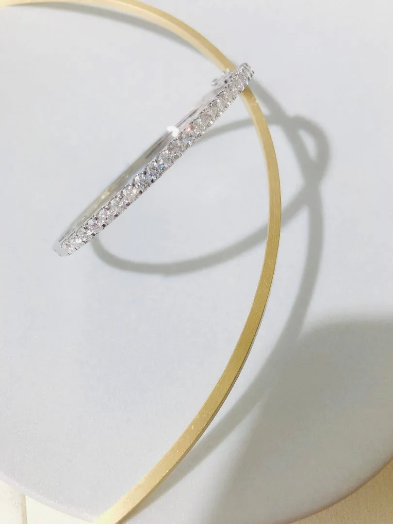 18K White Gold Diamond Bangle